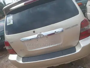 Toyota Highlander 2004 Gold