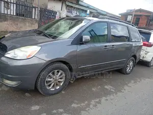 Toyota Sienna 2004 Gray