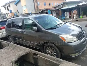 Toyota Sienna 2004 Gray