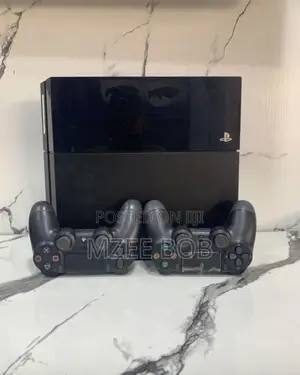 Playstation 4 Console With 2 Pads