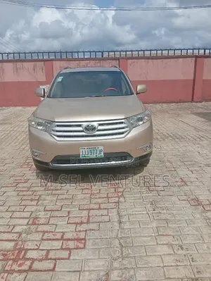 Toyota Highlander 2011 Gold
