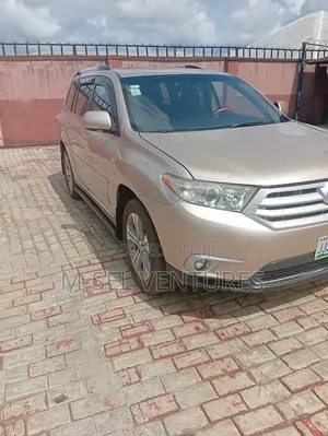 Toyota Highlander 2011 Gold