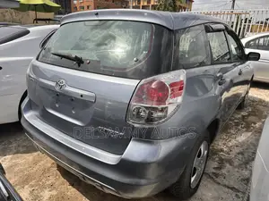 Toyota Matrix Hatchback FWD (1.8L 4cyl 5M) 2005 Blue