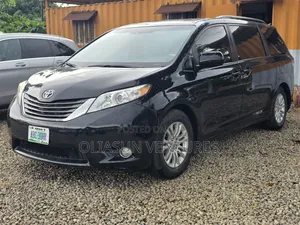 Toyota Sienna 2012 Black