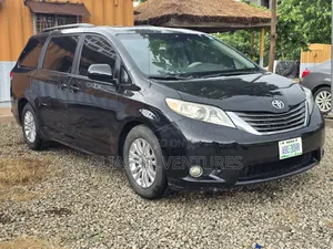 Toyota Sienna 2012 Black