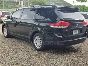 Toyota Sienna 2012 Black