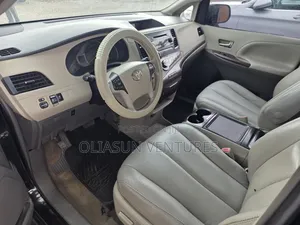 Toyota Sienna 2012 Black