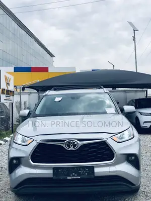 Toyota Highlander XLE 2022 Silver