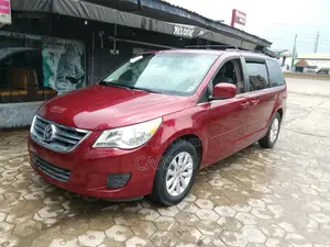 Volkswagen Routan 2014 Red
