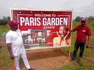 Paris Garden Estate