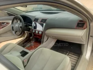 Toyota Camry LE 4dr Sedan (2.4L 4cyl 5A) 2009 Gold