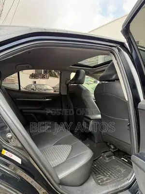 Toyota Camry SE FWD (2.5L 4cyl 8AM) 2018