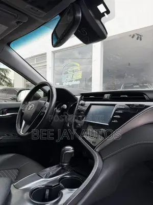Toyota Camry SE FWD (2.5L 4cyl 8AM) 2018