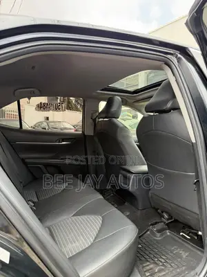 Toyota Camry SE FWD (2.5L 4cyl 8AM) 2018