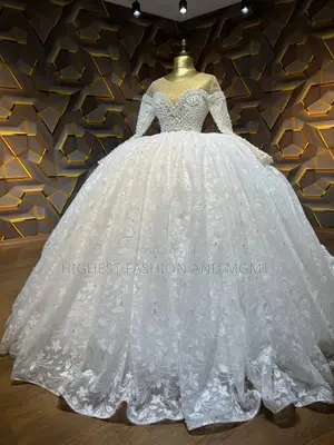 Lace Gown Wedding Dress With Sweetheart Neckline – Style 243