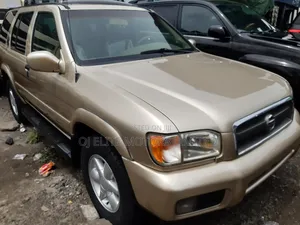Nissan Pathfinder SE AWD SUV (3.5L 6cyl 4A) 2002 Gold