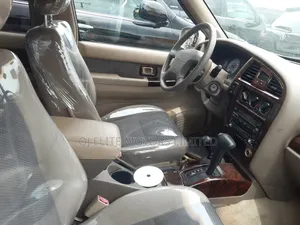 Nissan Pathfinder SE AWD SUV (3.5L 6cyl 4A) 2002 Gold