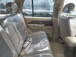 Nissan Pathfinder SE AWD SUV (3.5L 6cyl 4A) 2002 Gold