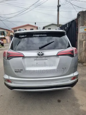 Toyota RAV4 XLE 4dr SUV (2.5L 4cyl 6A) 2018 Silver