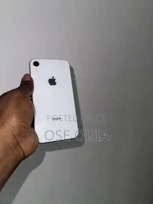 Apple iPhone XR 64 GB White