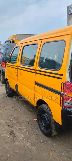 Suzuki Every 2023 Yellow