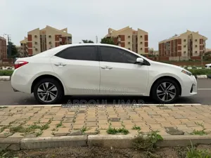 Toyota Corolla LE Eco 4dr Sedan (1.8L 4cyl CVT) 2014 White