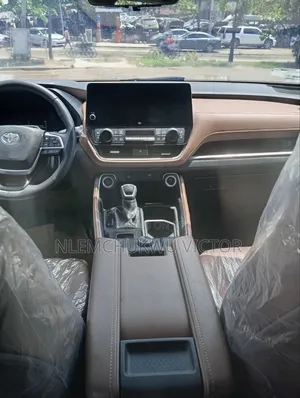 Toyota Highlander Platinum AWD 2023