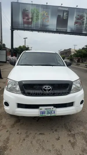 Toyota Hilux 2011 White