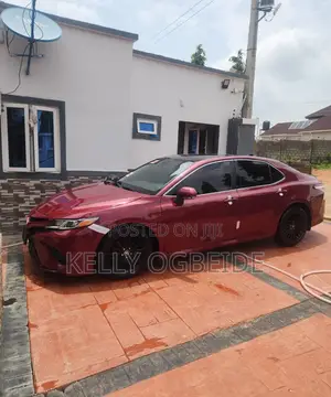 Toyota Camry XLE (2.5L 4cyl 8A) 2019 Red