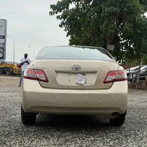 Toyota Camry LE 4dr Sedan (2.4L 4cyl 5A) 2009 Gold