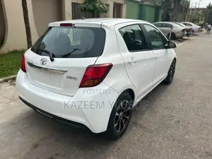 Toyota Yaris SE Hatchback 5dr 2015 White
