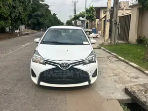 Toyota Yaris SE Hatchback 5dr 2015 White