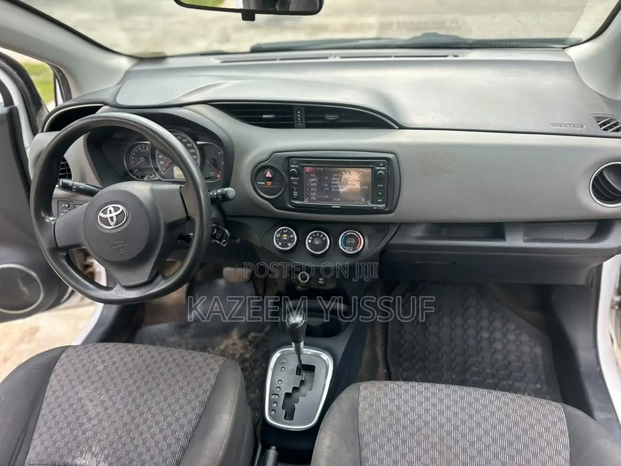 Toyota Yaris SE Hatchback 5dr 2015 White