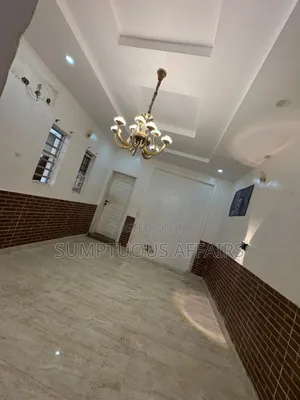 Mini Flat in Chevron for rent
