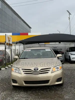 Toyota Camry LE 4dr Sedan (2.5L 4cyl 6AM) 2010 Gold