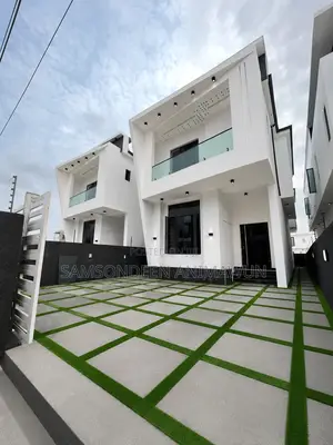 Luxury Estate Landscaping With Artificial Grass