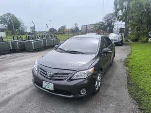 Toyota Corolla LE 4dr Sedan (1.8L 4cyl 4A) 2013 Gray
