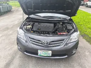 Toyota Corolla LE 4dr Sedan (1.8L 4cyl 4A) 2013 Gray