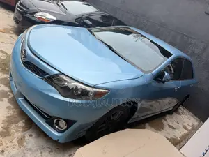 Toyota Camry SE 4dr Sedan (2.5L 4cyl 6A) 2013 Blue