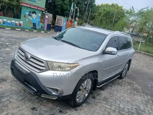 Toyota Highlander SE 2011 Silver