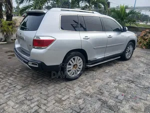 Toyota Highlander SE 2011 Silver