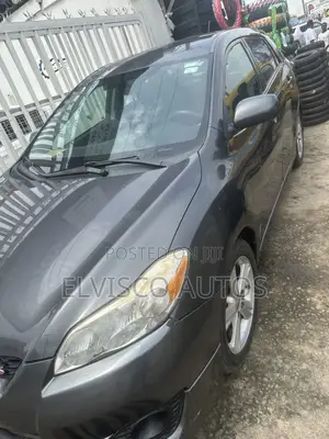 Toyota Matrix S Hatchback FWD (2.4L 4cyl 5A) 2010 Gray
