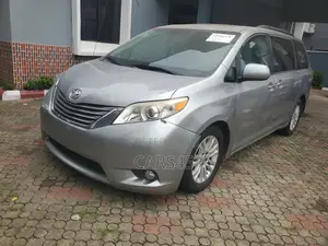 Toyota Sienna 2014 Silver
