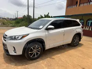 Toyota Highlander XLE 4x4 V6 (3.5L 6cyl 8A) 2018 White