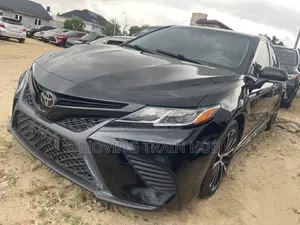 Toyota Camry SE FWD (2.5L 4cyl 8AM) 2018 Black