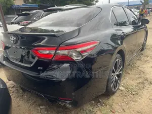 Toyota Camry SE FWD (2.5L 4cyl 8AM) 2018 Black