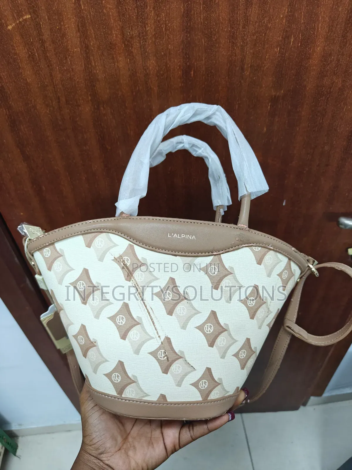 l'Alpina Structured Bucket Bag
