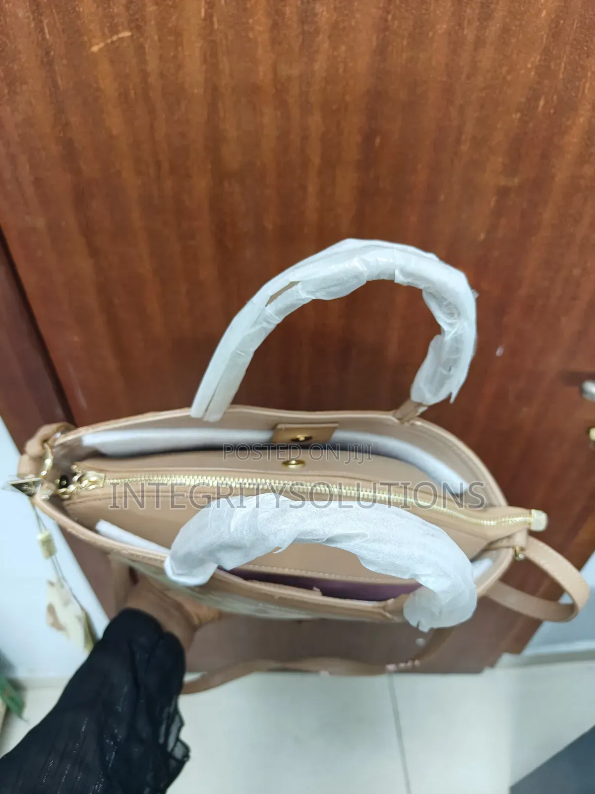l'Alpina Structured Bucket Bag