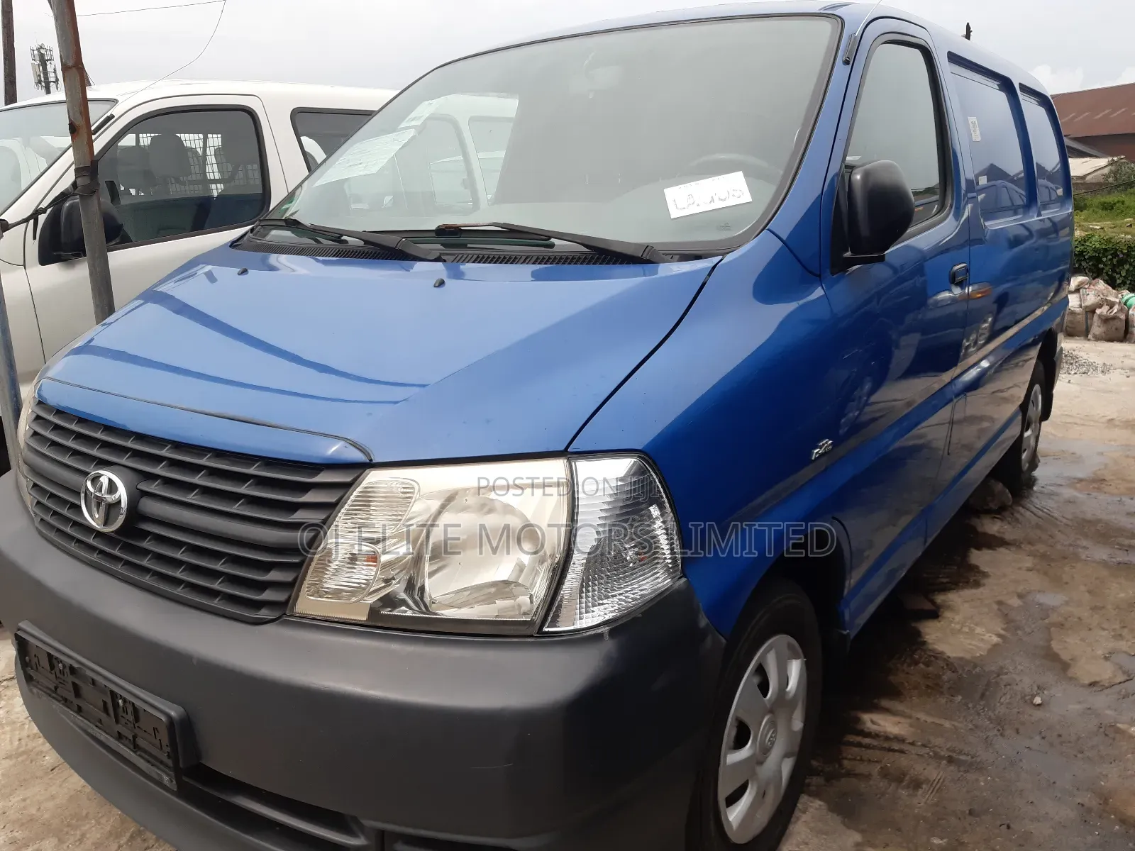 Toyota HiAce 2017 Blue