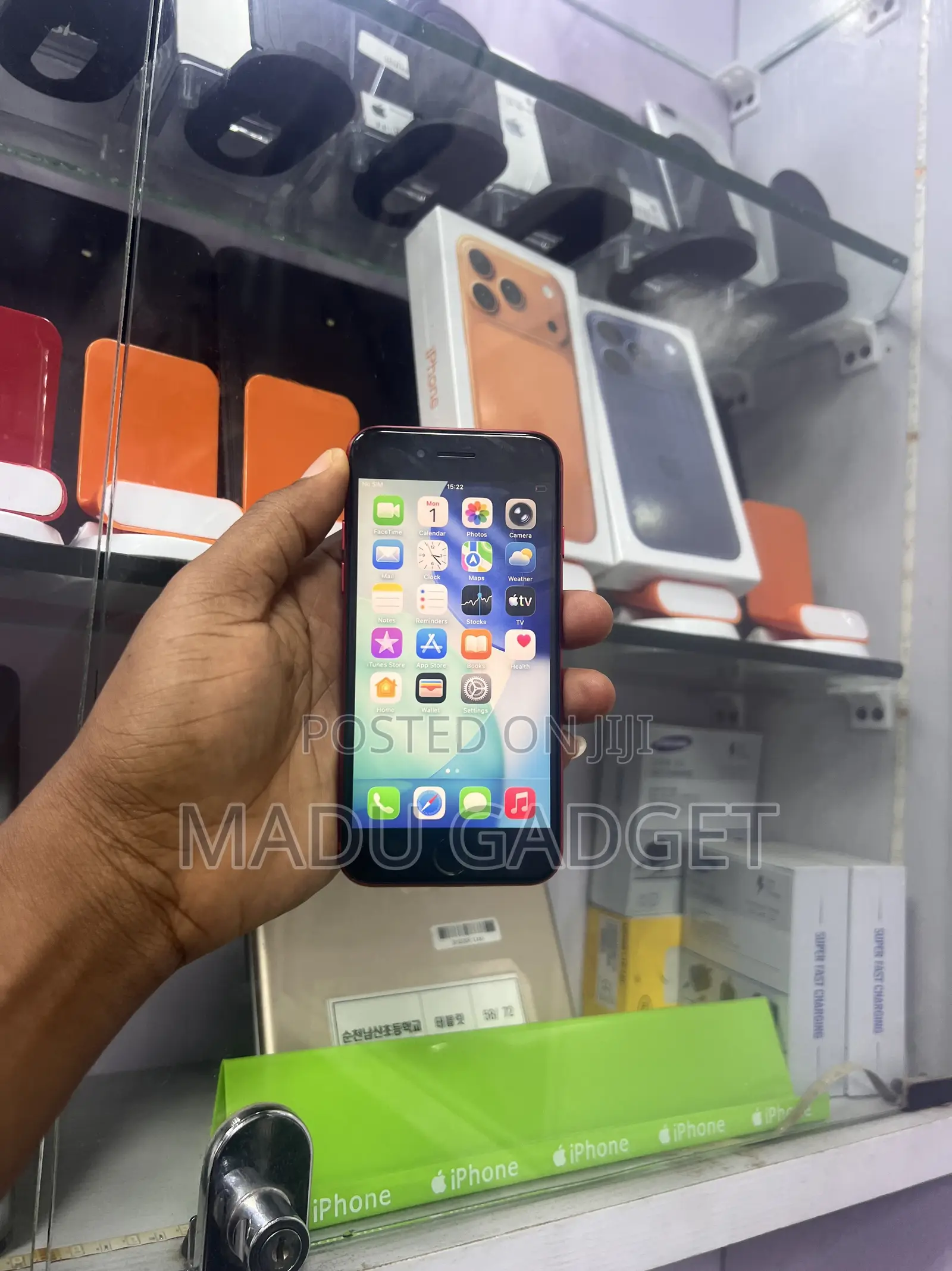 Apple iPhone SE (2022) 64 GB Red